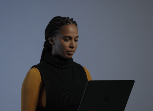 sdl-woman-laptop-serious