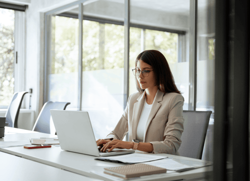 brunette-woman-glasses-laptop