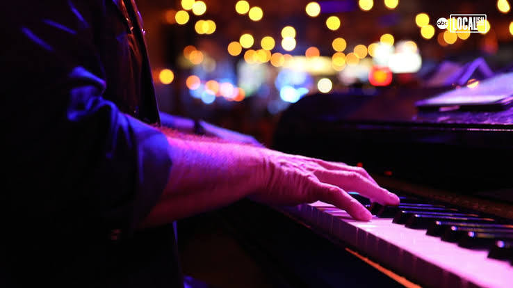 Dueling Pianos