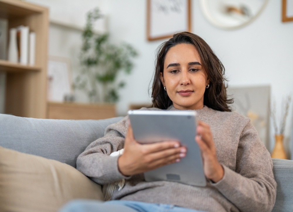 woman-couch-ipad